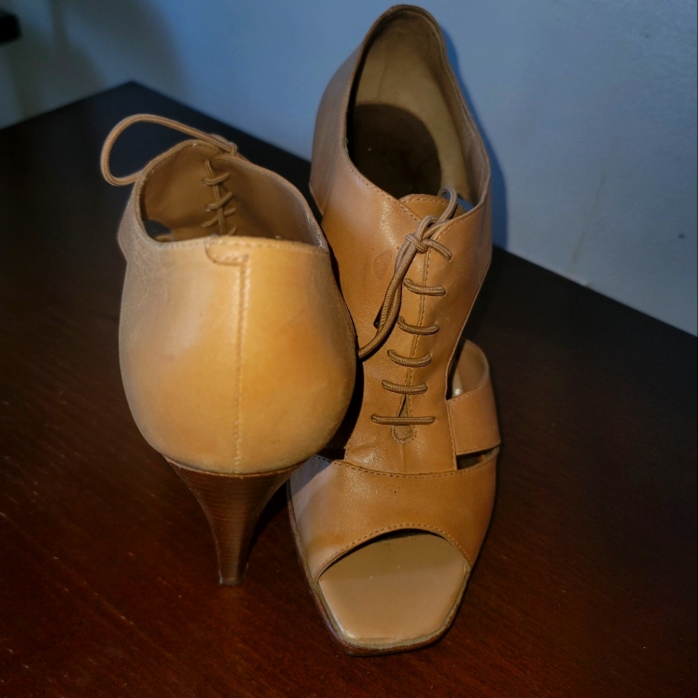 Arturo Chiang Vintage heels